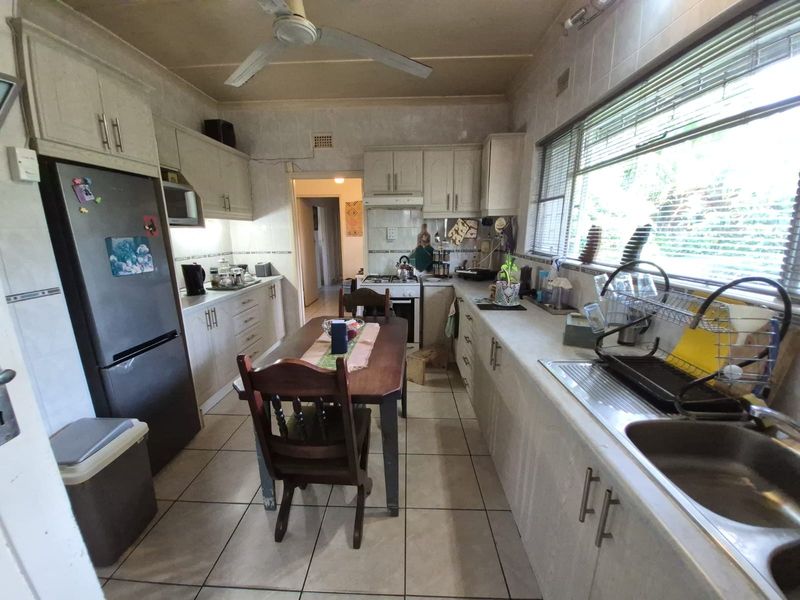 WELL-MAINTAINED PROPERTY WITH AN INCOME-GENERATING FLATLET - Photo 9