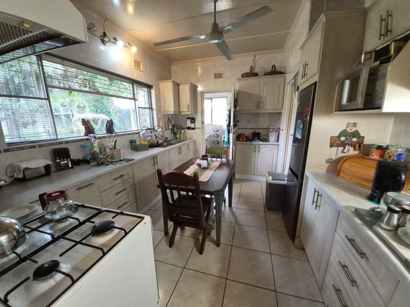 WELL-MAINTAINED PROPERTY WITH AN INCOME-GENERATING FLATLET - Photo 8