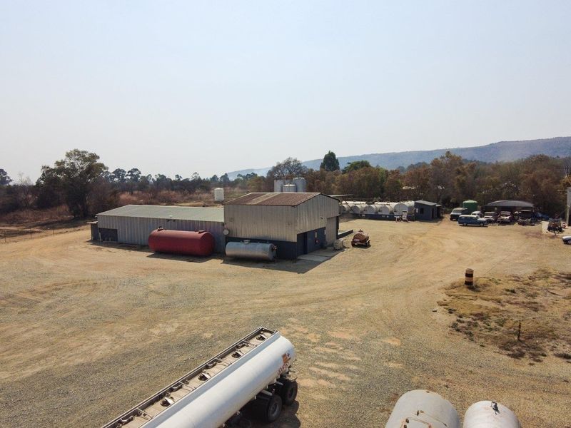 Well-equipped diesel depot on a busy highway with extra land for further development - Photo 1