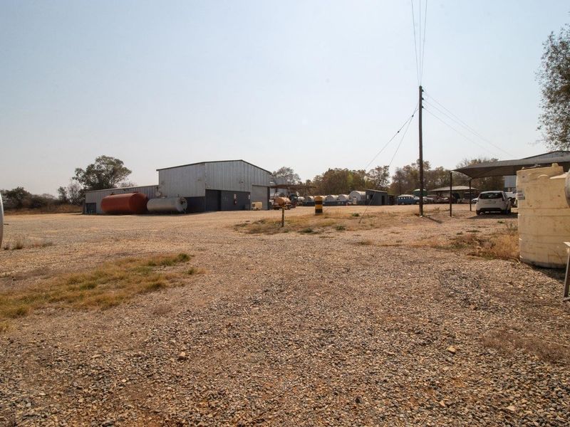 Well-equipped diesel depot on a busy highway with extra land for further development - Photo 8