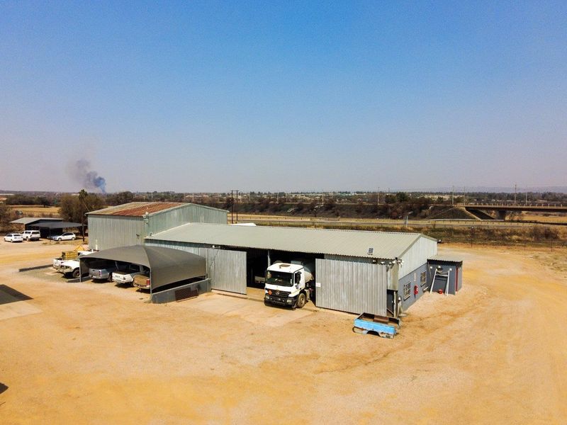 Well-equipped diesel depot on a busy highway with extra land for further development - Photo 3