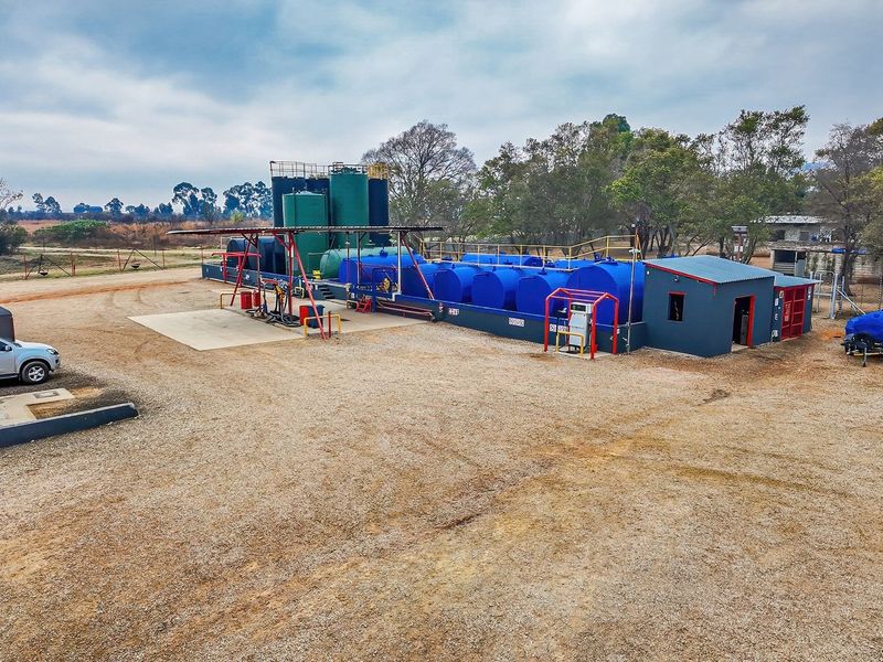 Well-equipped diesel depot on a busy highway with extra land for further development - Photo 5