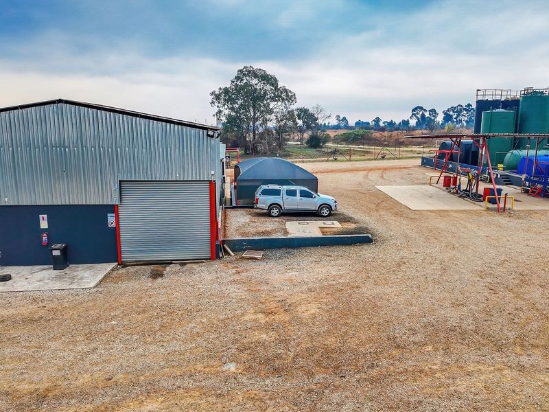 Well-equipped diesel depot on a busy highway with extra land for further development - Photo 7