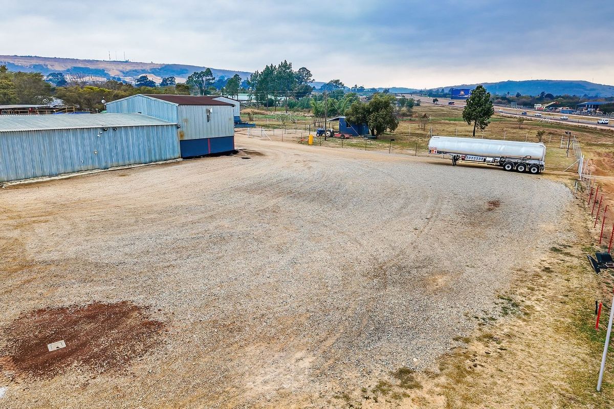 Well-equipped diesel depot on a busy highway with extra land for further development - Photo 3