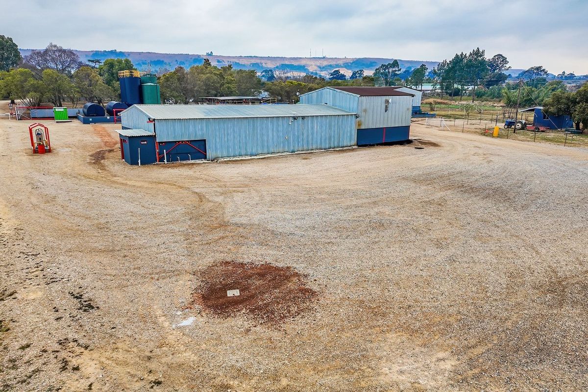 Well-equipped diesel depot on a busy highway with extra land for further development - Photo 2