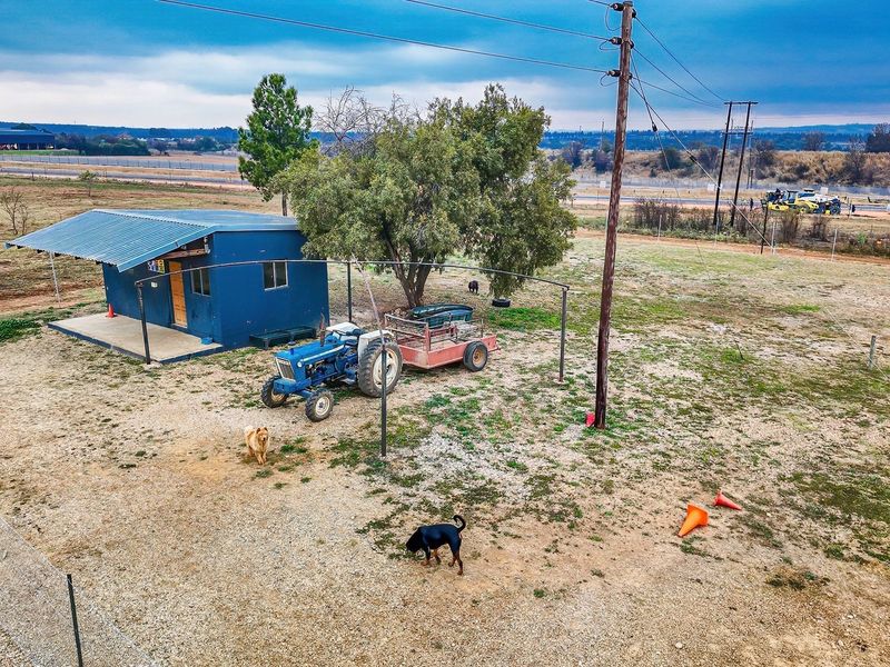 Well-equipped diesel depot on a busy highway with extra land for further development - Photo 6