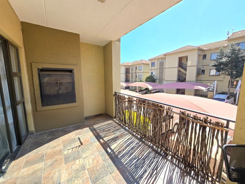 Spacious 2 Bed Apartment To Rent in Lonehill, Sandton - Photo 7