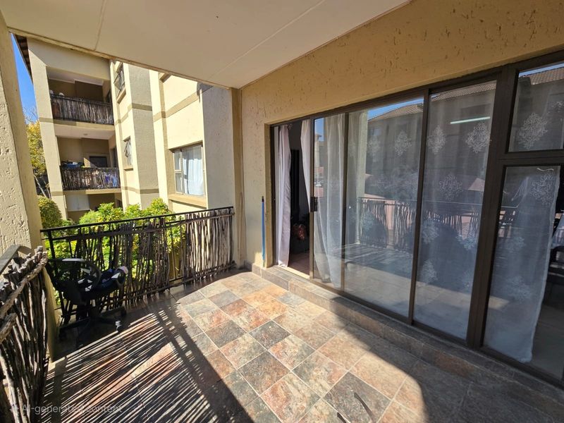 Spacious 2 Bed Apartment To Rent in Lonehill, Sandton - Photo 8