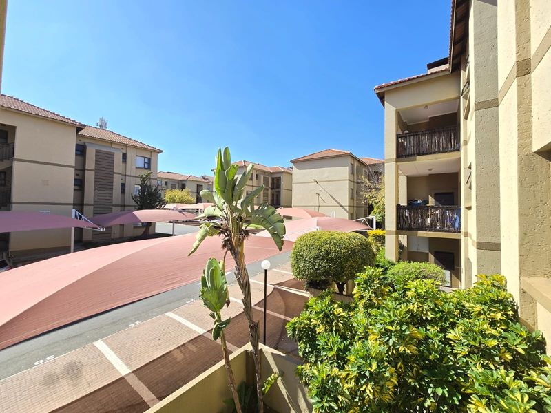 Spacious 2 Bed Apartment To Rent in Lonehill, Sandton - Photo 9