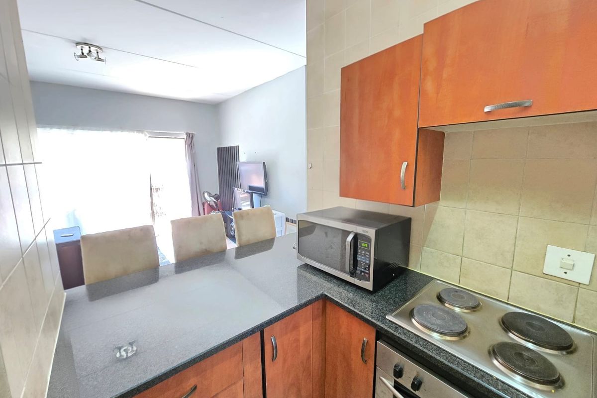Spacious 2 Bed Apartment To Rent in Lonehill, Sandton - Photo 2