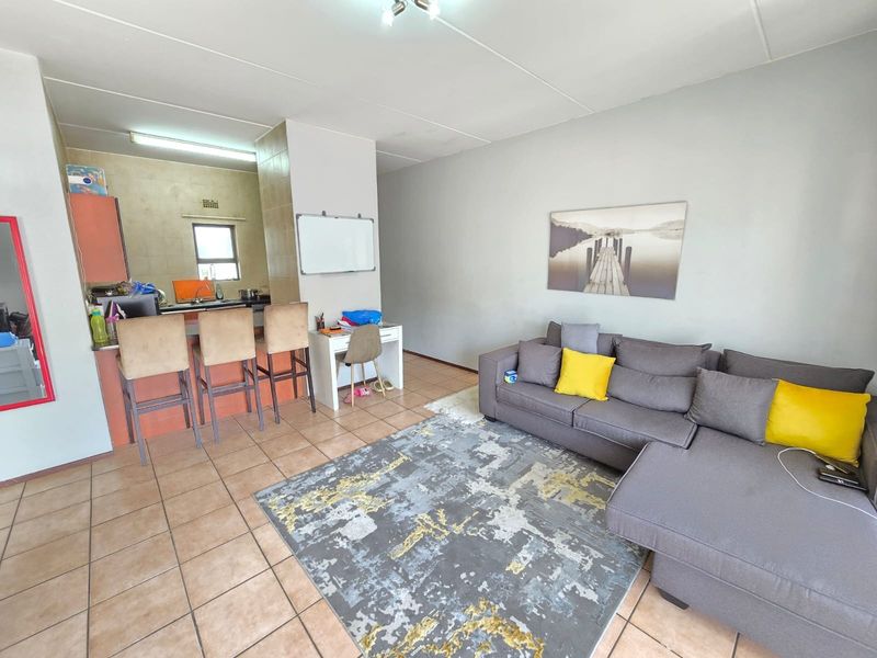 Spacious 2 Bed Apartment To Rent in Lonehill, Sandton - Photo 5