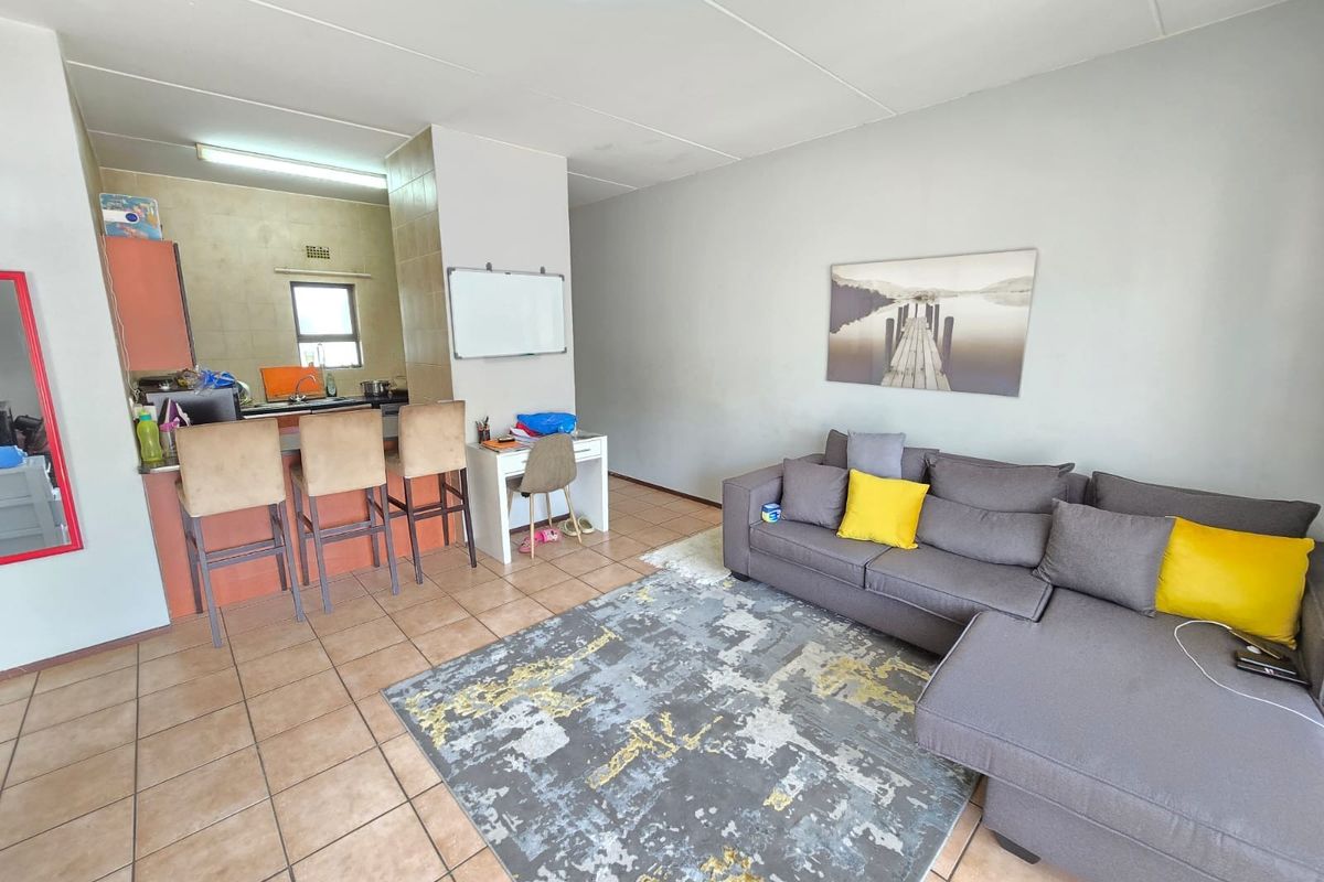 Spacious 2 Bed Apartment To Rent in Lonehill, Sandton - Photo 5