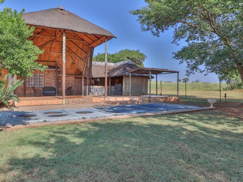 Excellent investment opportunity - fully fenced cattle/game farm with gorgeous homestead - Photo 3