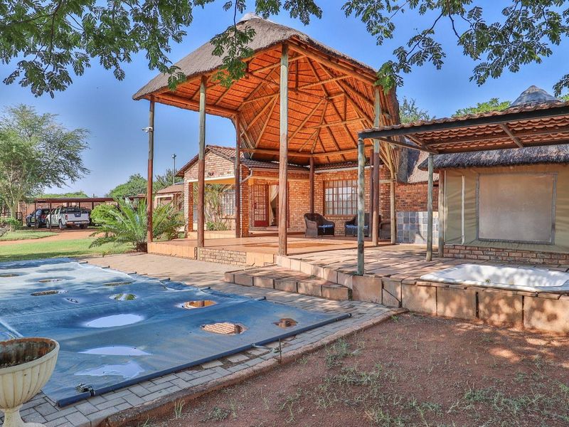 Excellent investment opportunity - fully fenced cattle/game farm with gorgeous homestead - Photo 2