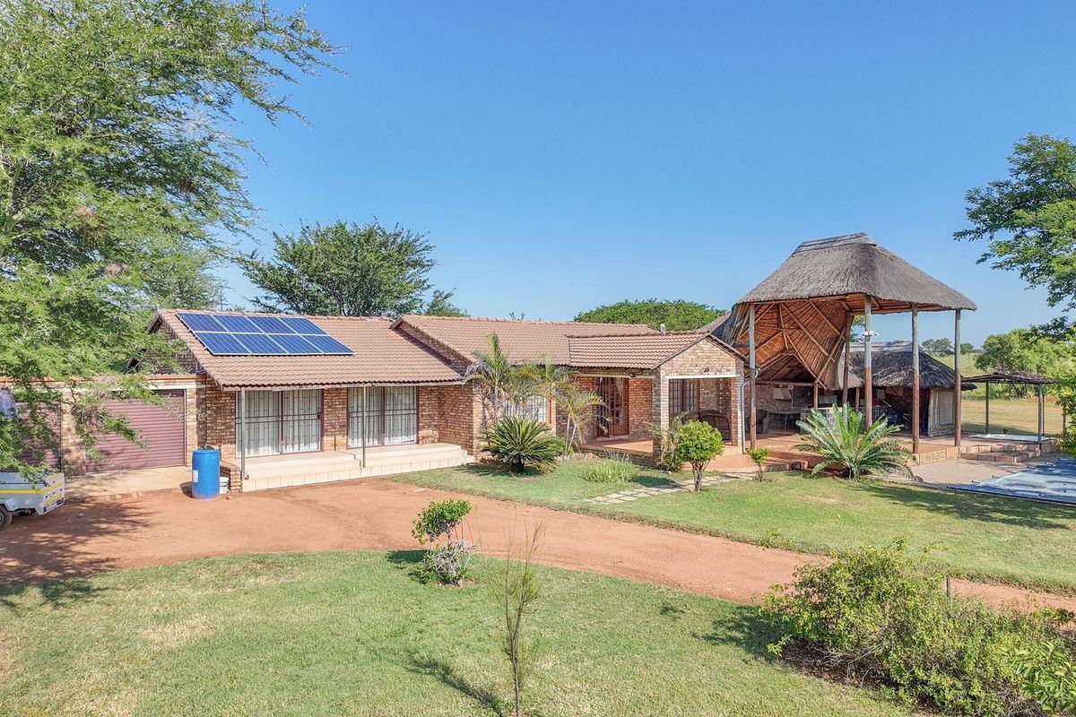 Excellent investment opportunity - fully fenced cattle/game farm with gorgeous homestead - Photo 5