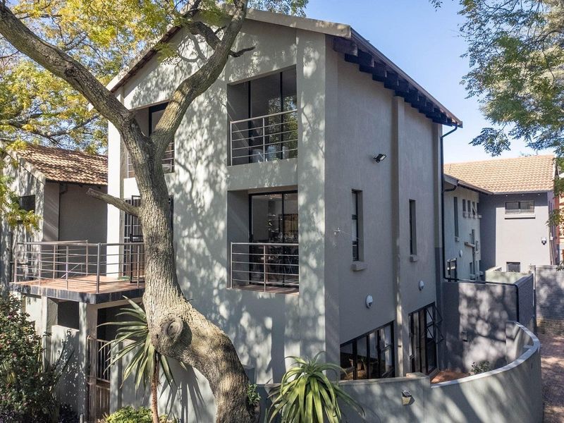 Excellent investment opportunity - prime location residential and office block - Photo 3