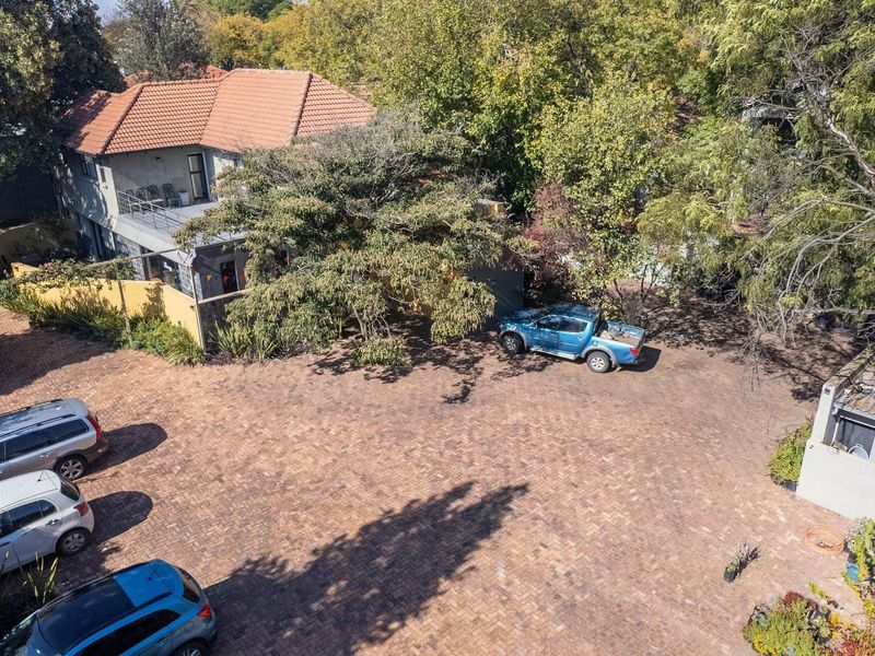 Excellent investment opportunity - prime location residential and office block - Photo 9