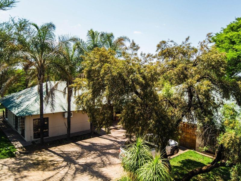 Lucrative well developed farm close to pretoria - Photo 10
