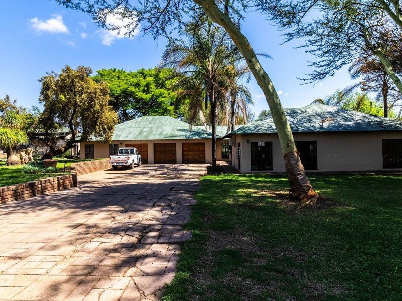 Lucrative well developed farm close to pretoria - Photo 2