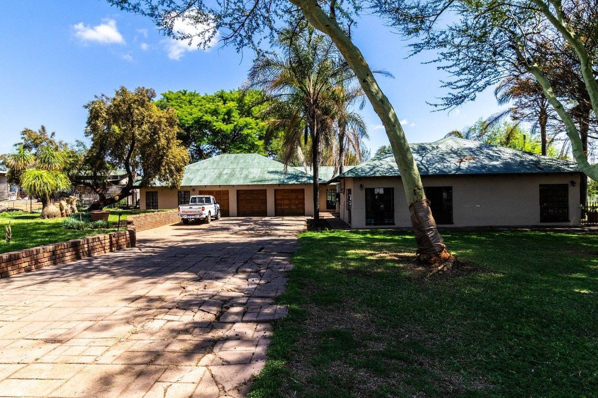 Lucrative well developed farm close to pretoria - Photo 2