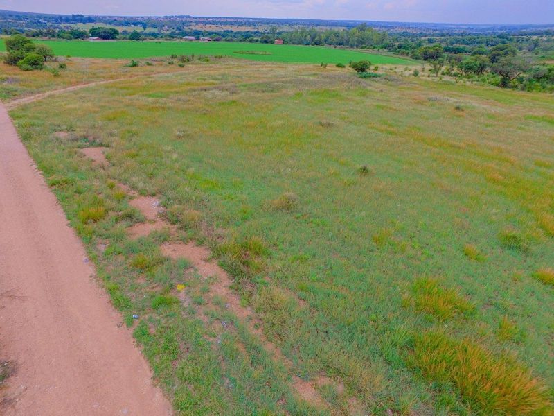 Lucrative investment opportunity - 128 hectare fertile agricultural land - Photo 10