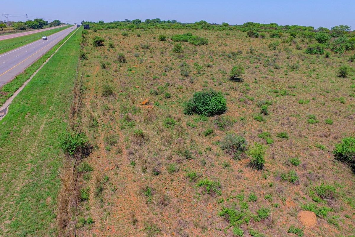 9.79 hectare (sub-divided into nine plots) - zoned for commercial and light industrial - Photo 2