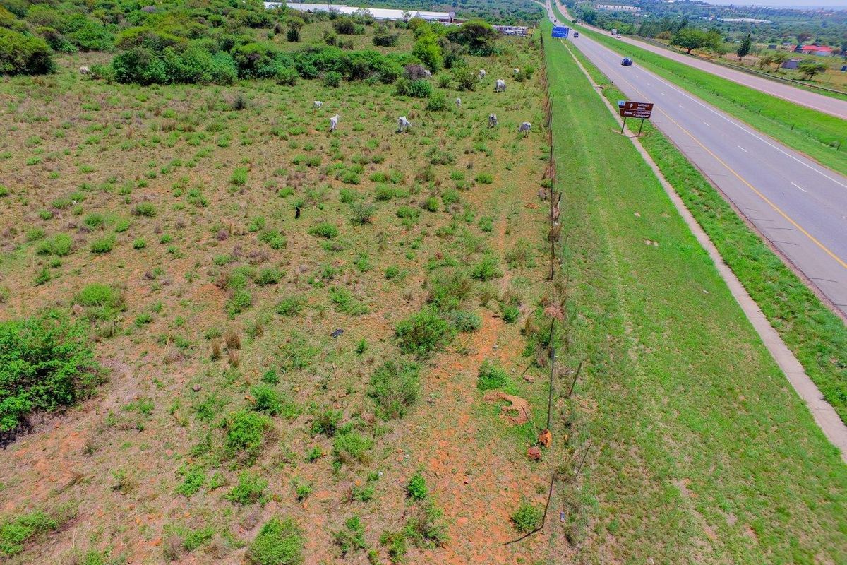 9.79 hectare (sub-divided into nine plots) - zoned for commercial and light industrial - Photo 3
