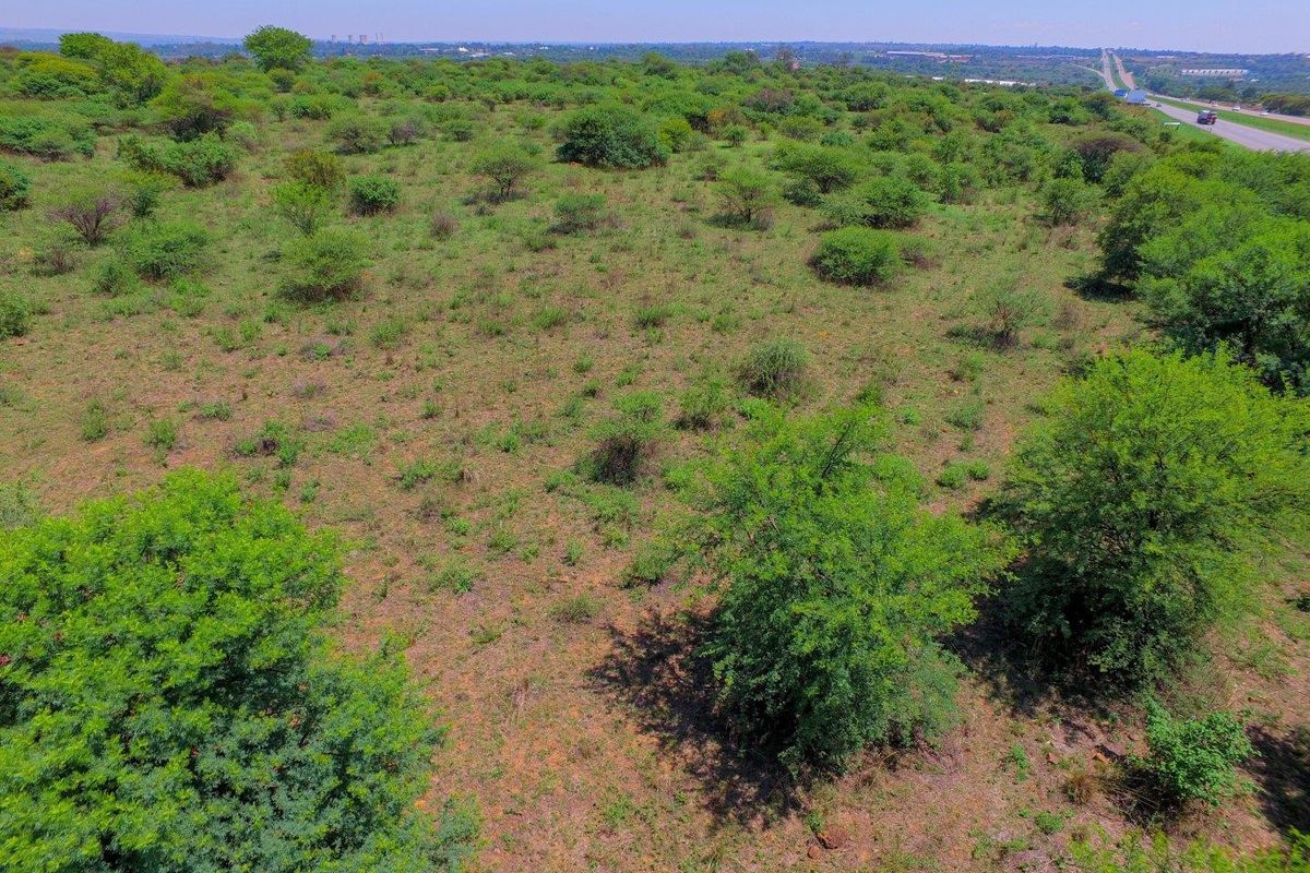 9.79 hectare (sub-divided into nine plots) - zoned for commercial and light industrial - Photo 4