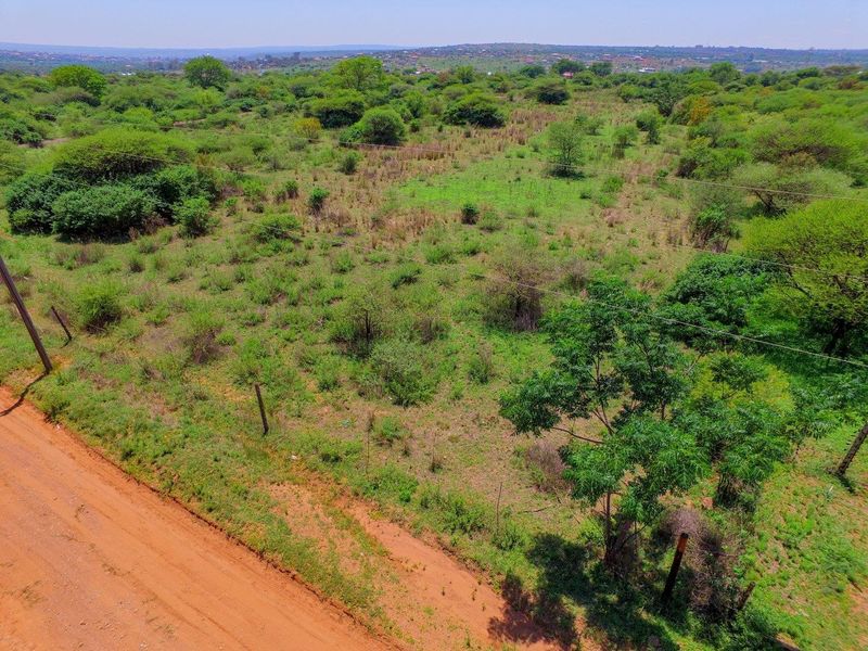 9.79 hectare (sub-divided into nine plots) - zoned for commercial and light industrial - Photo 10