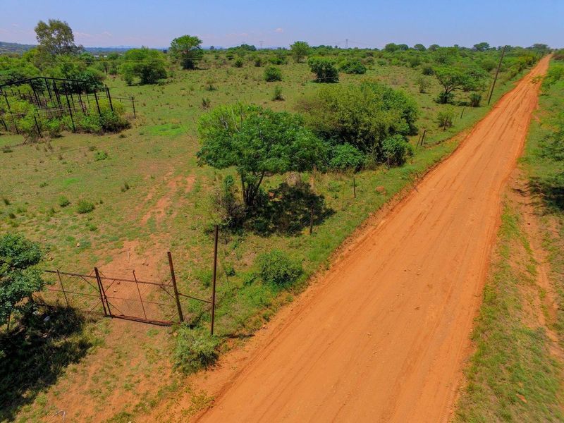 9.79 hectare (sub-divided into nine plots) - zoned for commercial and light industrial - Photo 8