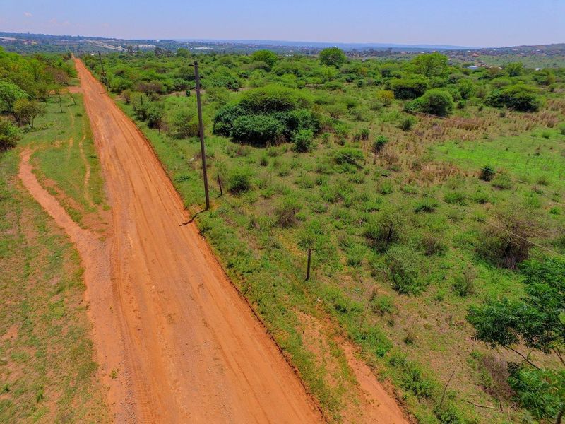 9.79 hectare (sub-divided into nine plots) - zoned for commercial and light industrial - Photo 9