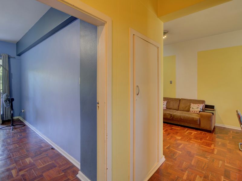 Apartment For Sale in Parktown, Johannesburg - Photo 7