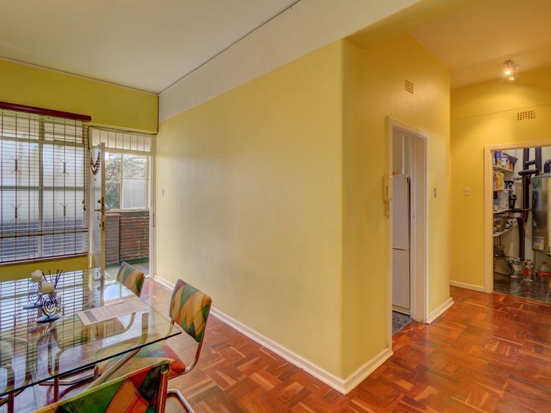 Apartment For Sale in Parktown, Johannesburg - Photo 5