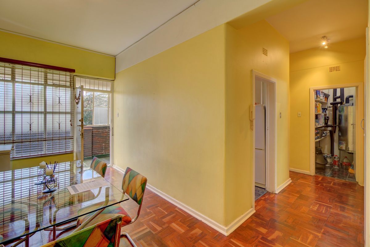 Apartment For Sale in Parktown, Johannesburg - Photo 5