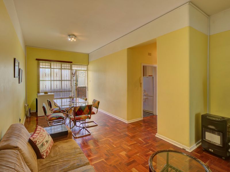 Apartment For Sale in Parktown, Johannesburg - Photo 4
