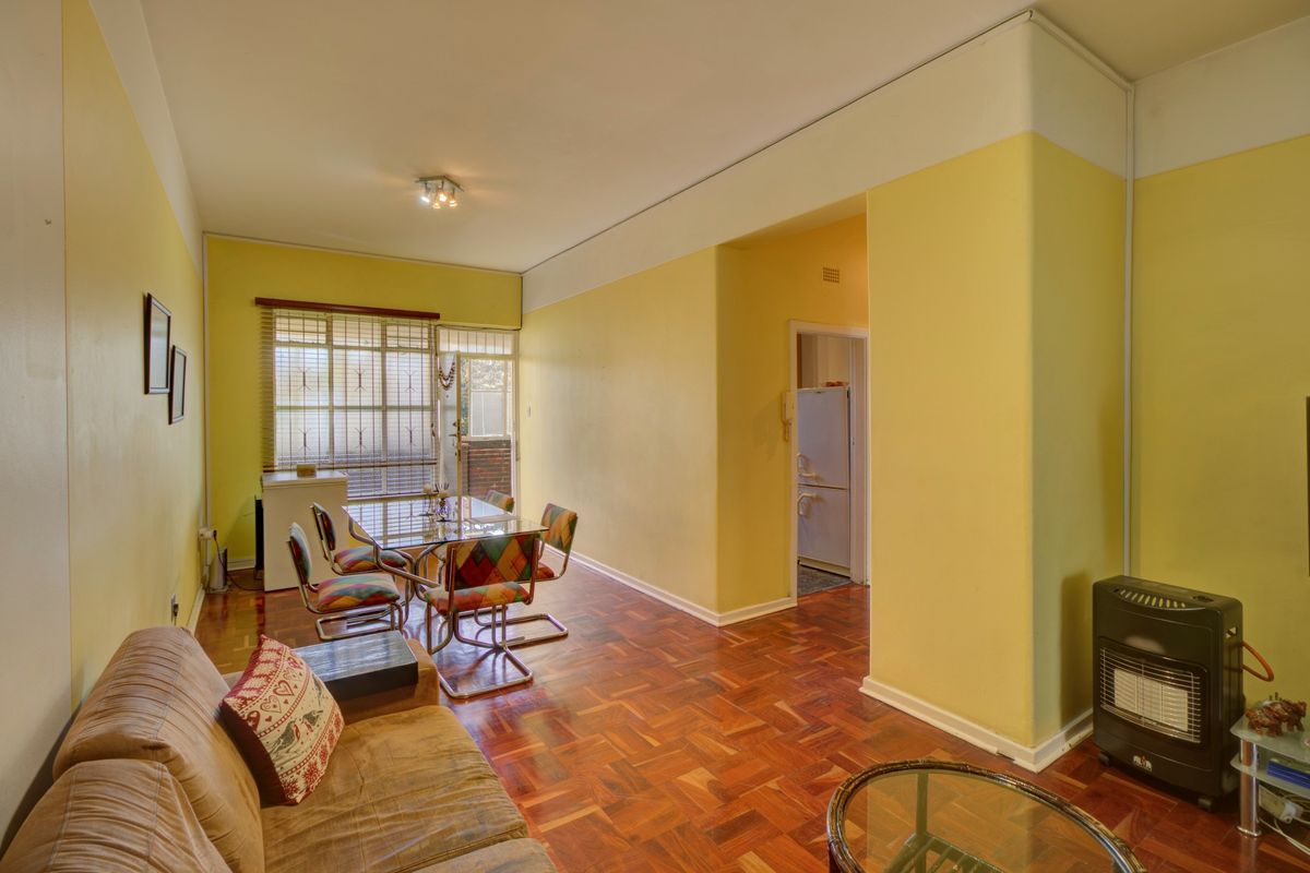 Apartment For Sale in Parktown, Johannesburg - Photo 4