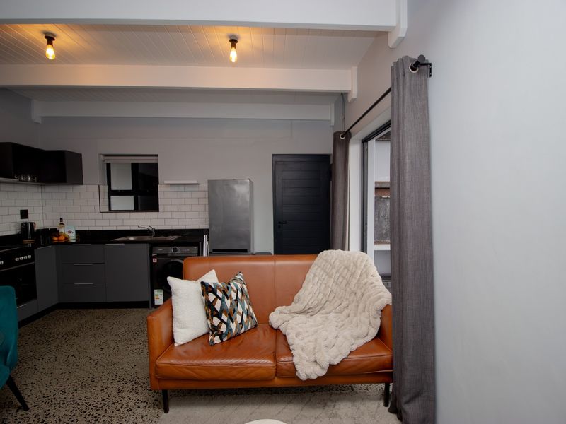 Modern Coastal Living - Furnished Apartment with partial Sea Views - Photo 8