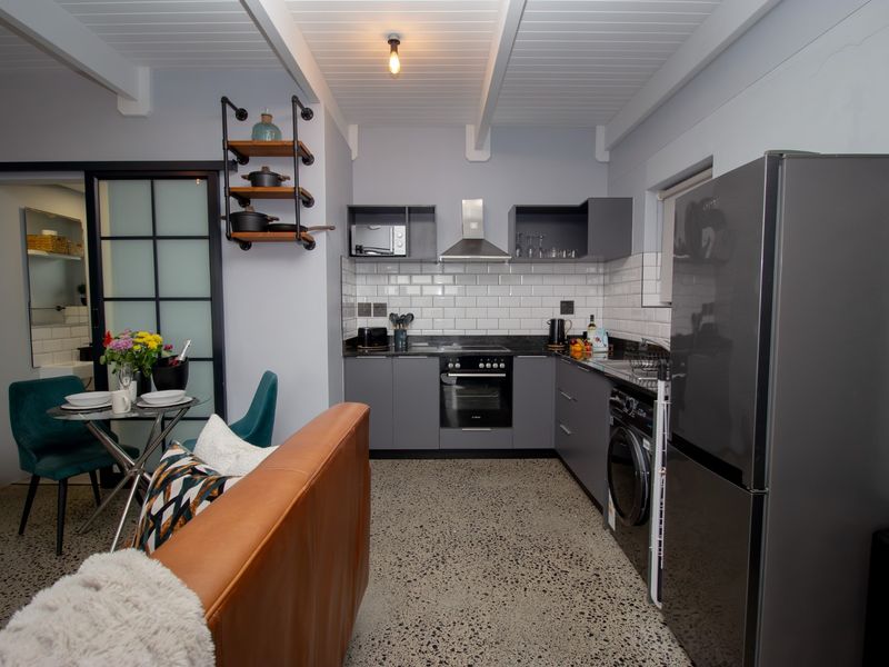 Modern Coastal Living - Furnished Apartment with partial Sea Views - Photo 6