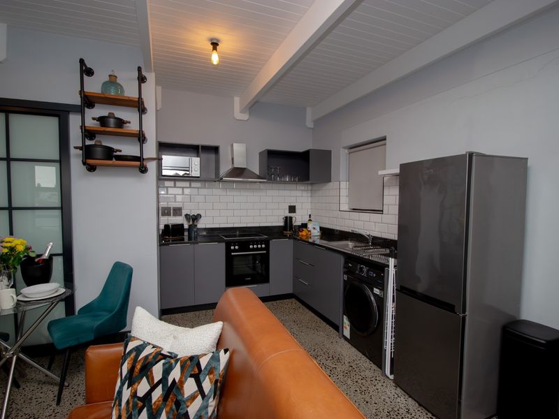 Modern Coastal Living - Furnished Apartment with partial Sea Views - Photo 7