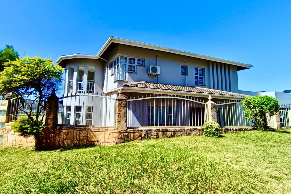 Spacious 5 Bedroom Coastal House - Photo 5