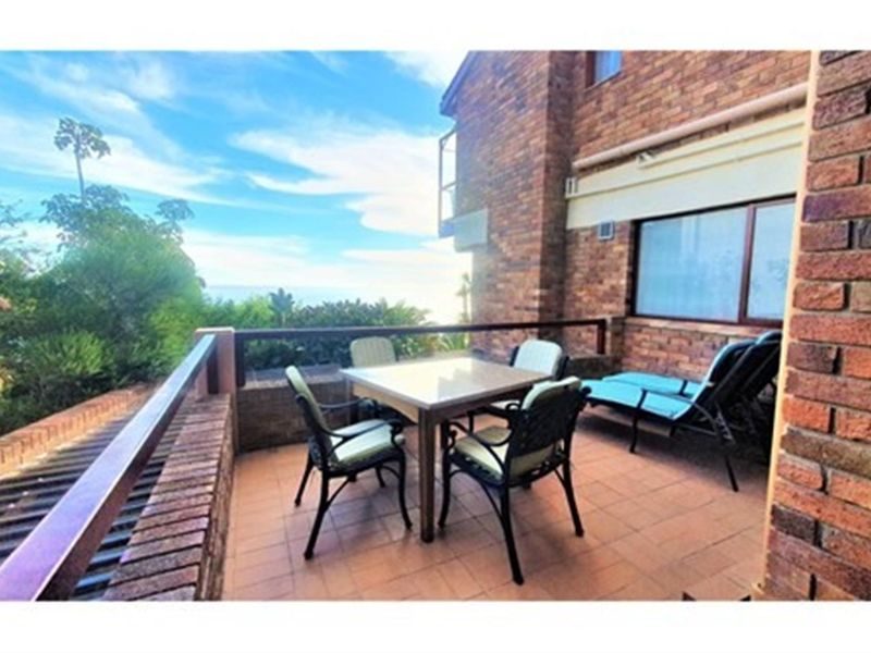 Charming Furnished Apartment Minutes from Camps Bay Beach - Photo 3