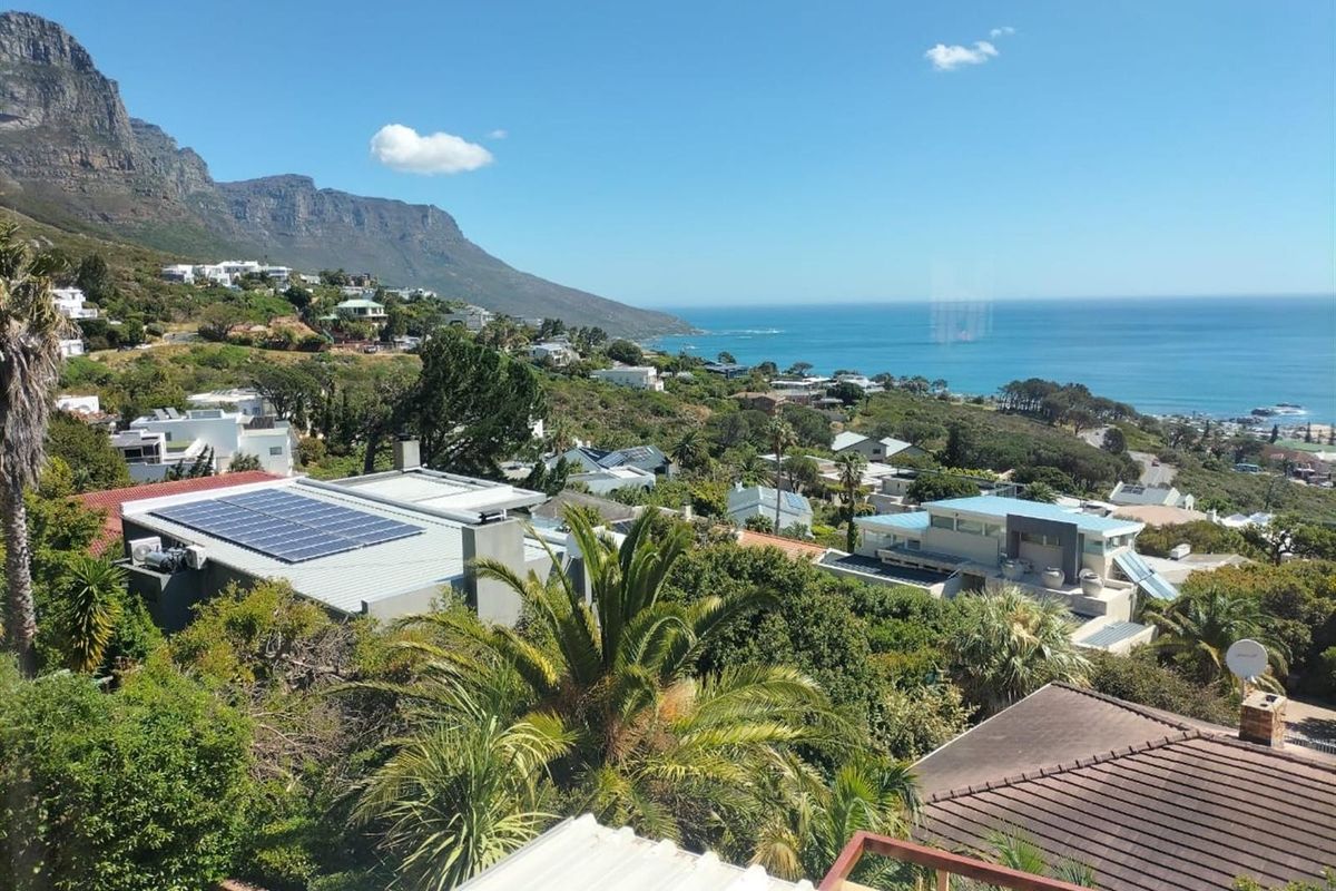 Charming Furnished Apartment Minutes from Camps Bay Beach - Photo 2