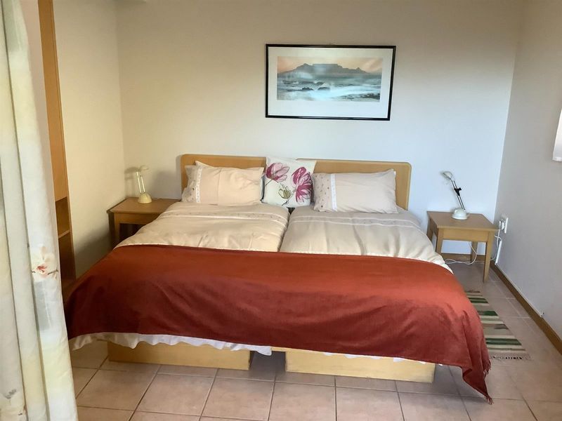 Charming Furnished Apartment Minutes from Camps Bay Beach - Photo 8