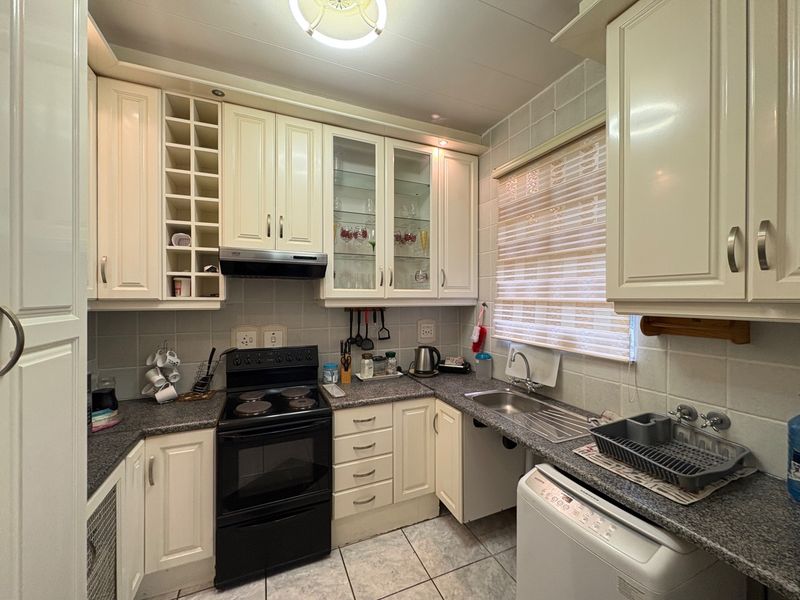 Apartment For Sale in Horizon View, Roodepoort - Photo 1