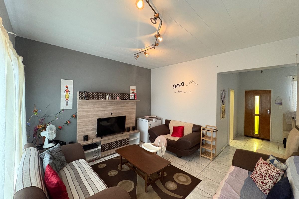 Apartment For Sale in Horizon View, Roodepoort - Photo 5