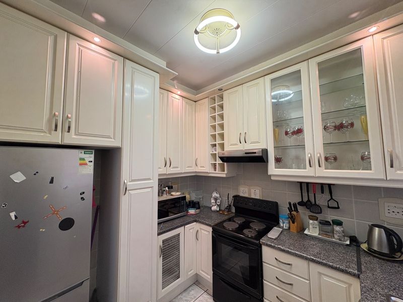 Apartment For Sale in Horizon View, Roodepoort - Photo 2