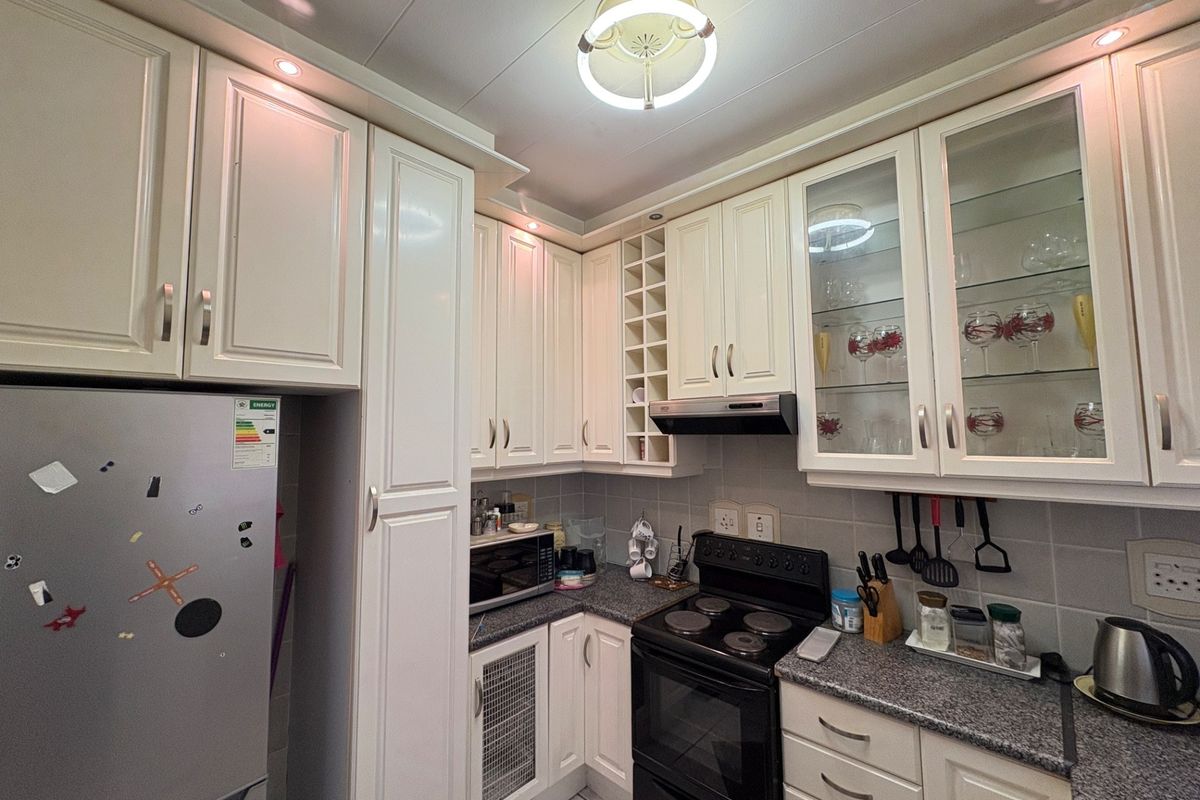 Apartment For Sale in Horizon View, Roodepoort - Photo 2