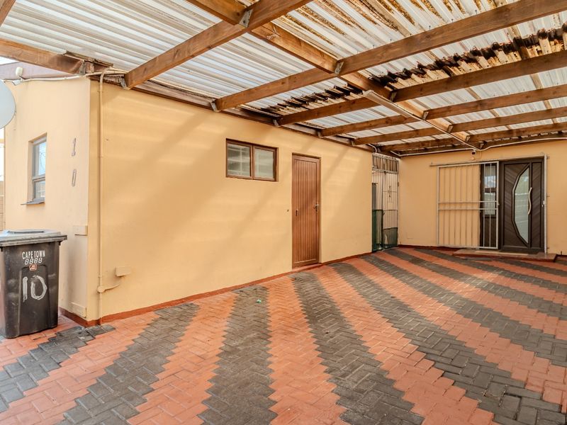 Charming Family Home Offering Spacious Living and Added Flatlet Potential in Summer Greens - Photo 2