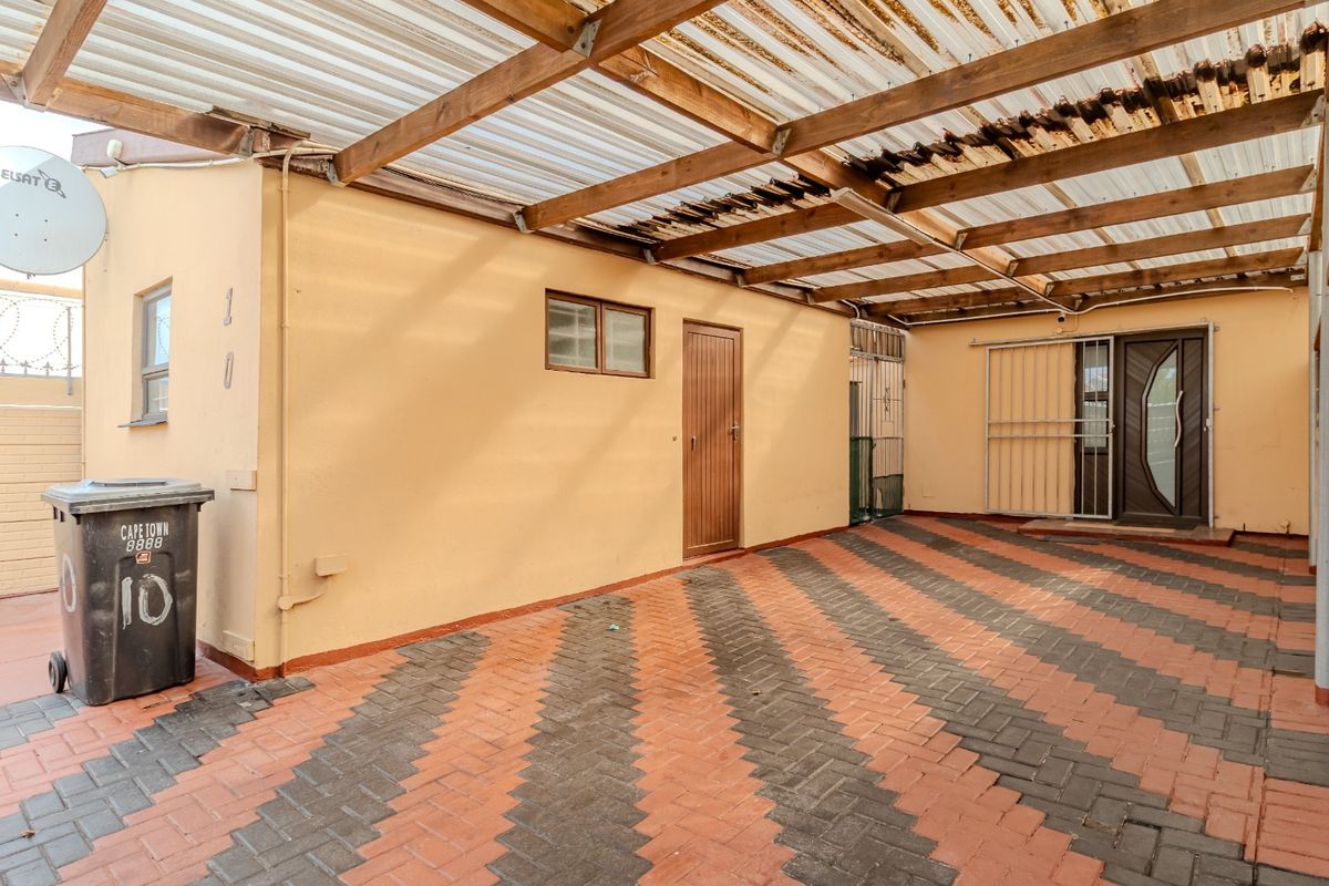Charming Family Home Offering Spacious Living and Added Flatlet Potential in Summer Greens - Photo 2