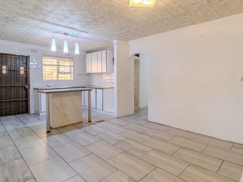 Charming Family Home Offering Spacious Living and Added Flatlet Potential in Summer Greens - Photo 8